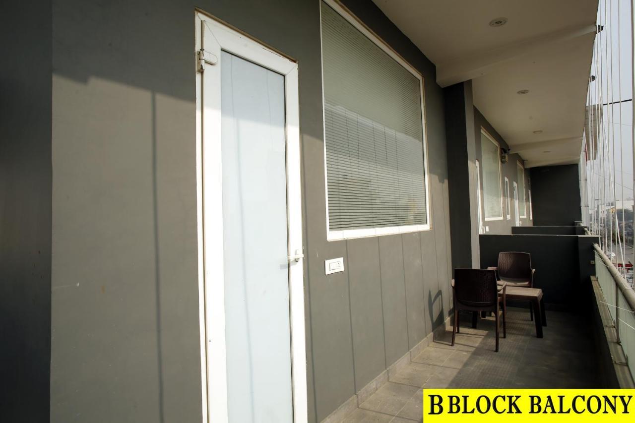 Hotel L'Avenir Rohtak Exterior photo
